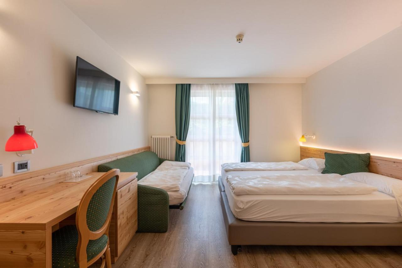 דימארו Alpholiday Dolomiti Wellness & Family Hotel חדר תמונה