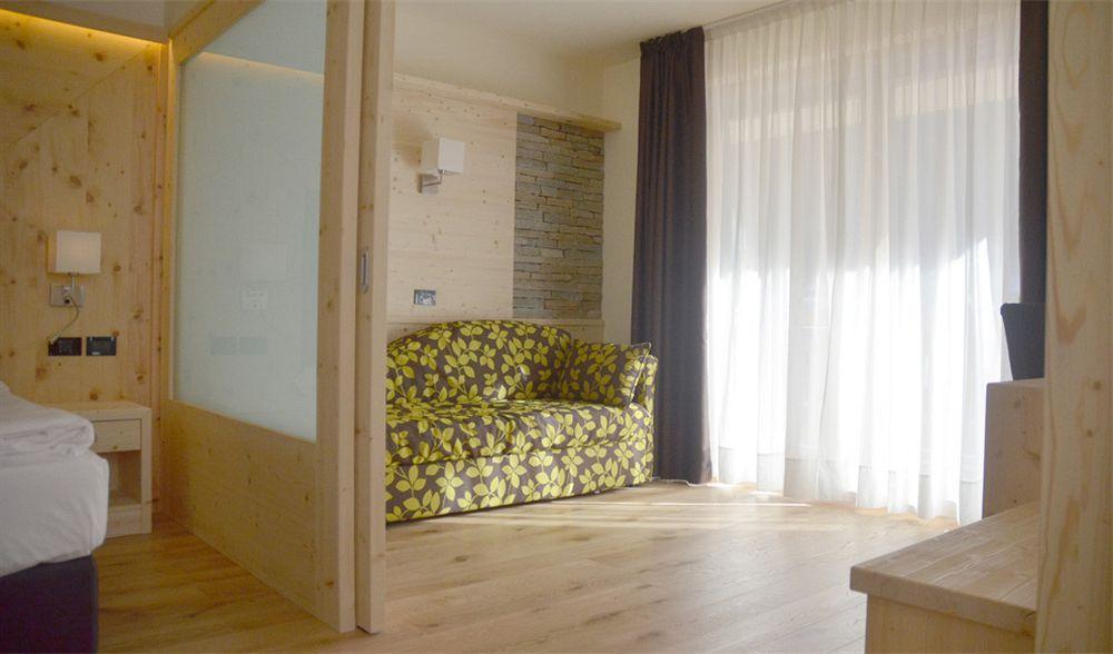 דימארו Alpholiday Dolomiti Wellness & Family Hotel מראה חיצוני תמונה