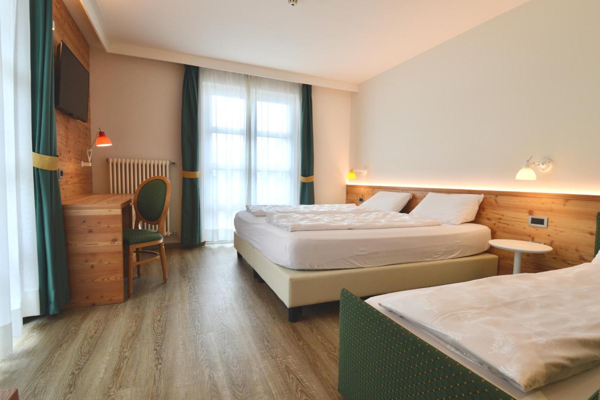 דימארו Alpholiday Dolomiti Wellness & Family Hotel חדר תמונה