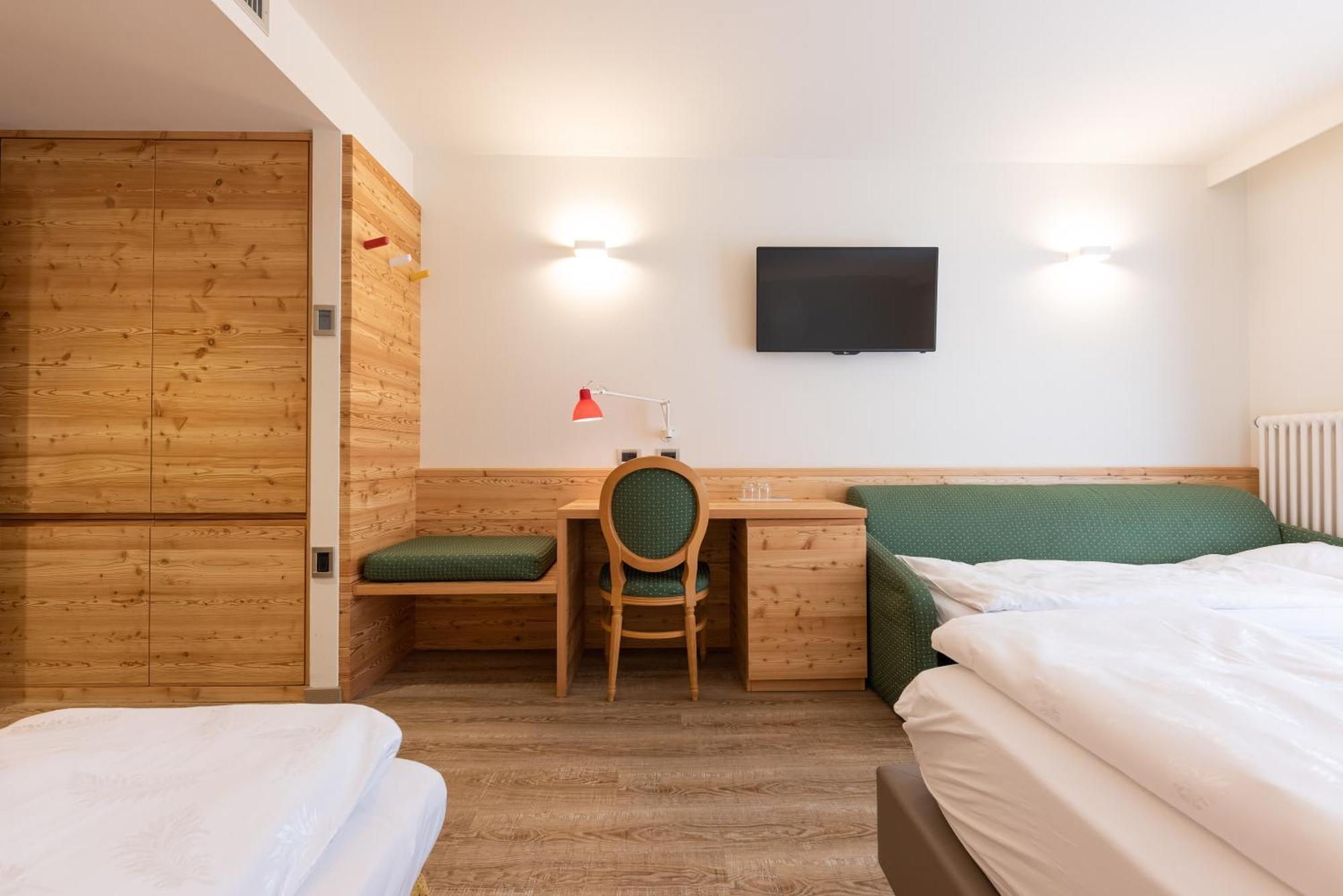 דימארו Alpholiday Dolomiti Wellness & Family Hotel חדר תמונה