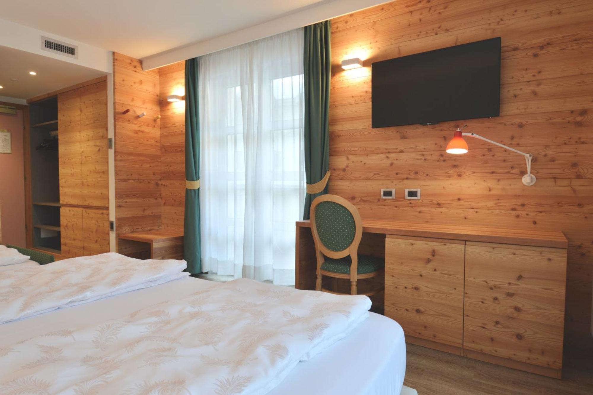 דימארו Alpholiday Dolomiti Wellness & Family Hotel חדר תמונה