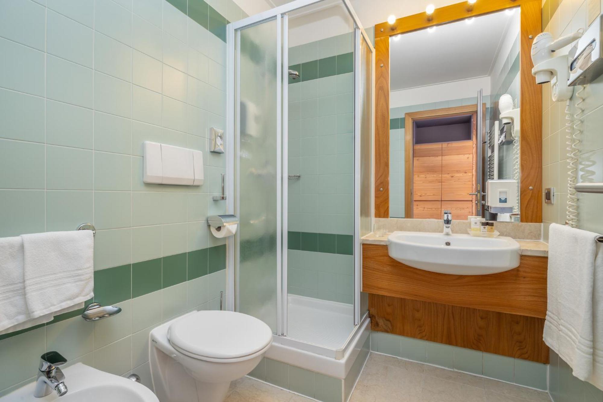 דימארו Alpholiday Dolomiti Wellness & Family Hotel חדר תמונה