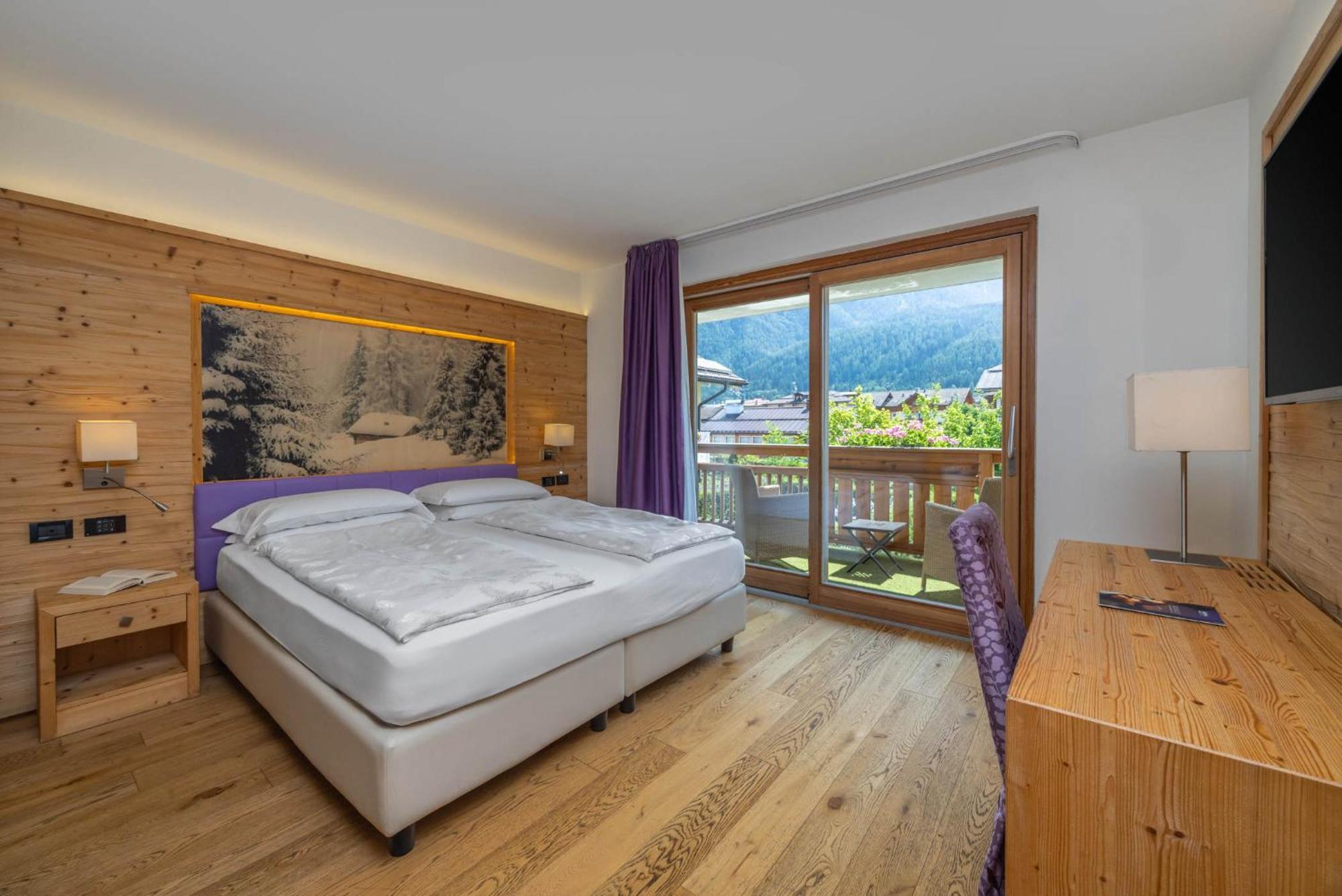 דימארו Alpholiday Dolomiti Wellness & Family Hotel חדר תמונה