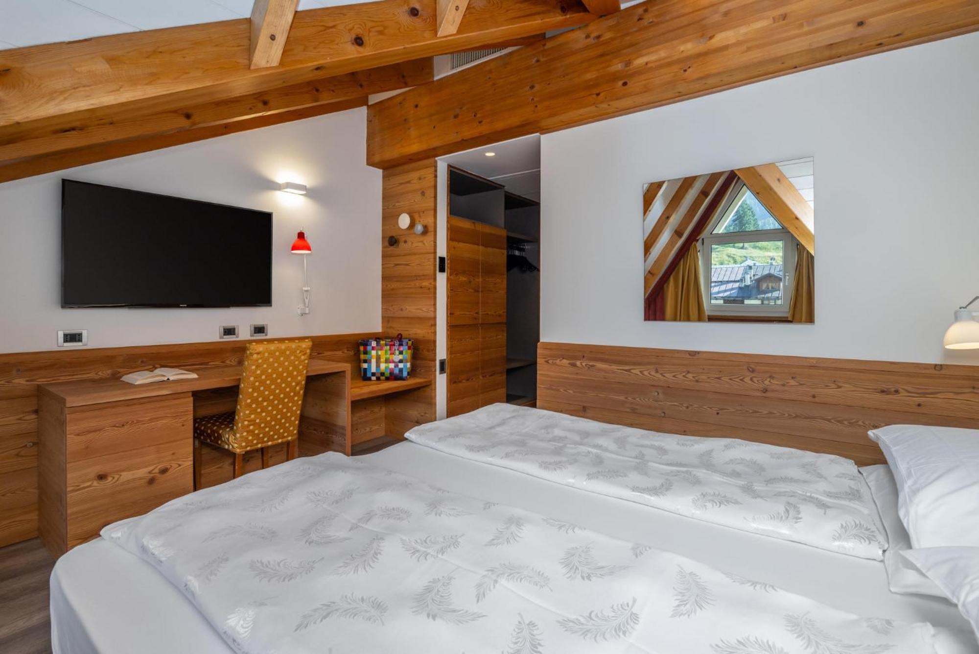 דימארו Alpholiday Dolomiti Wellness & Family Hotel חדר תמונה