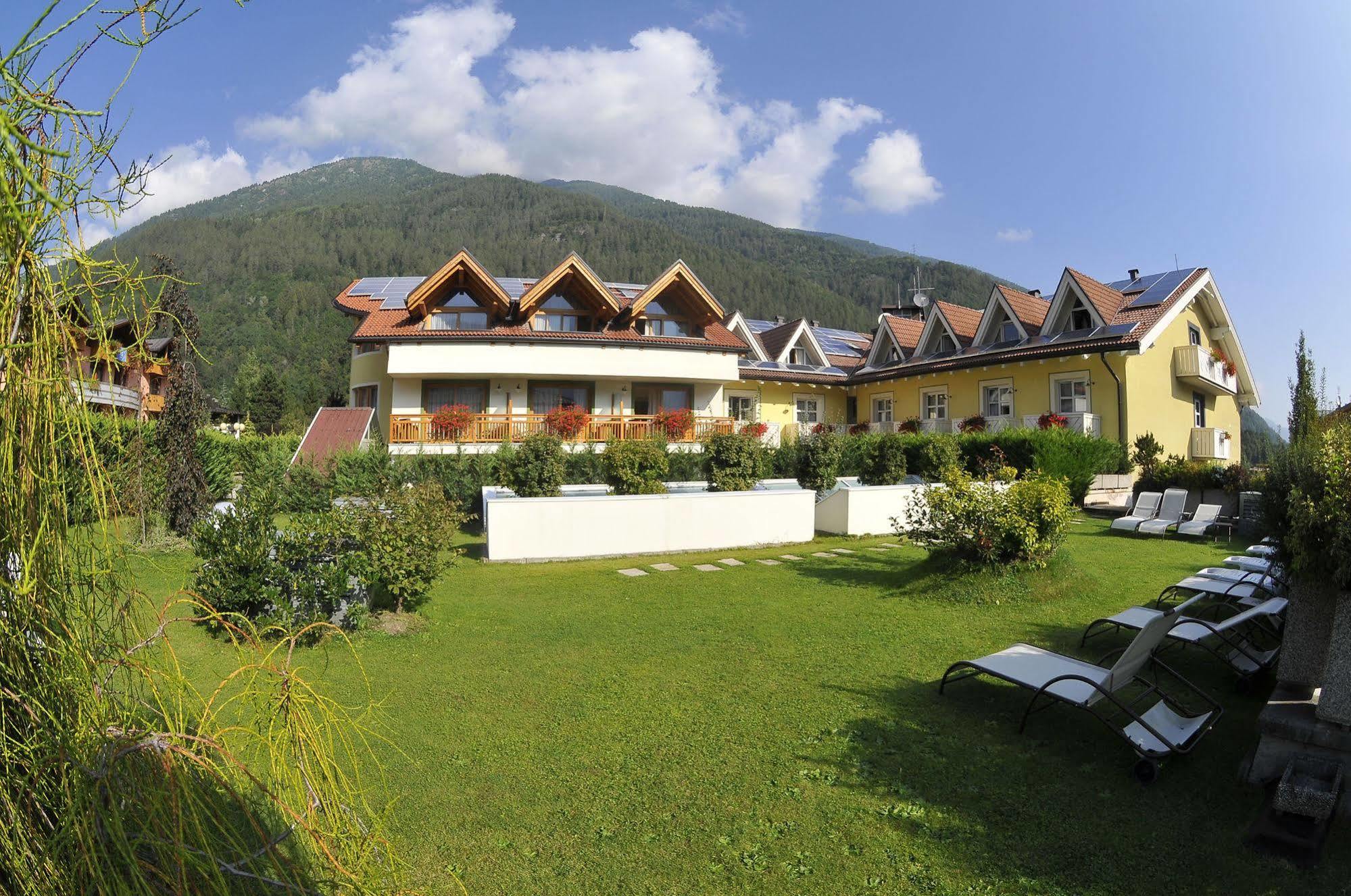 דימארו Alpholiday Dolomiti Wellness & Family Hotel מראה חיצוני תמונה