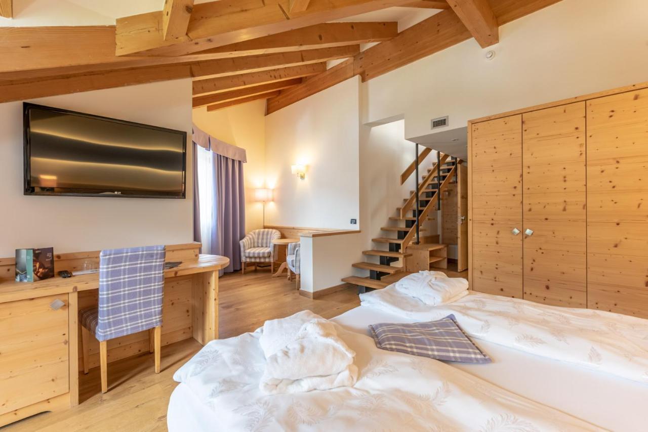 דימארו Alpholiday Dolomiti Wellness & Family Hotel מראה חיצוני תמונה